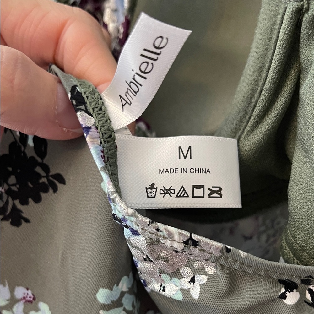 NWOT Med Ambrielle Tankini Top - Picture 3 of 11